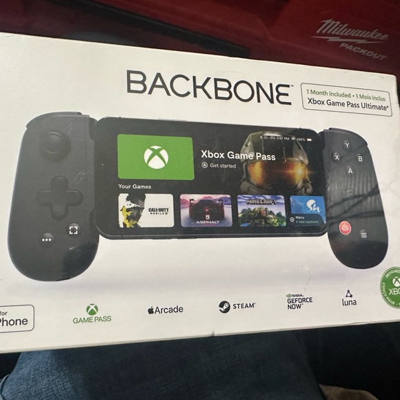 Backbone One - Picture 1 of 2